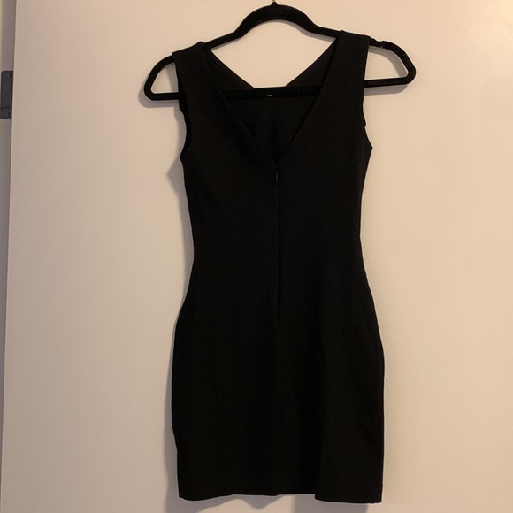 Black classic dress with v neck - Babaton 00 - Picture 2 of 3